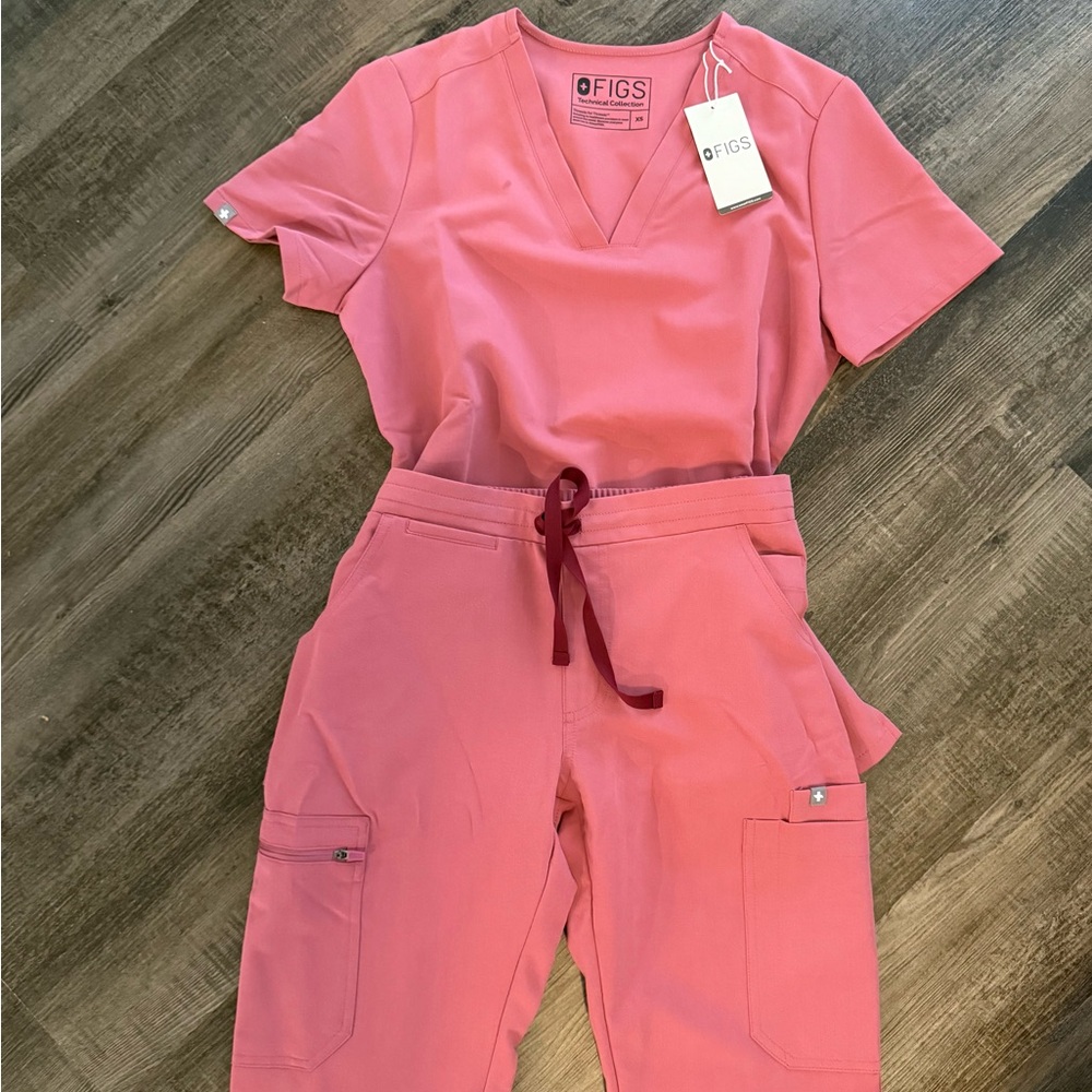 FIGS Women's Scrub Set: Dust Rose color